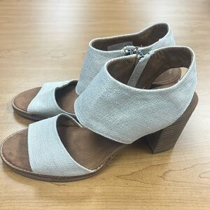 Toms Sandals like new condition